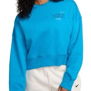 Nike Women’s Phoenix Blue Logo Varsity Size L Oversize Crewneck Relaxed Fit